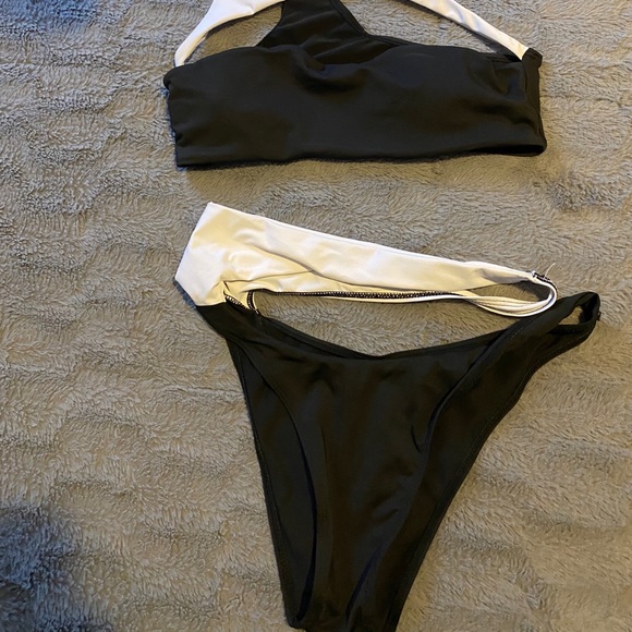SHEIN bikini top and bottom - Picture 5 of 6